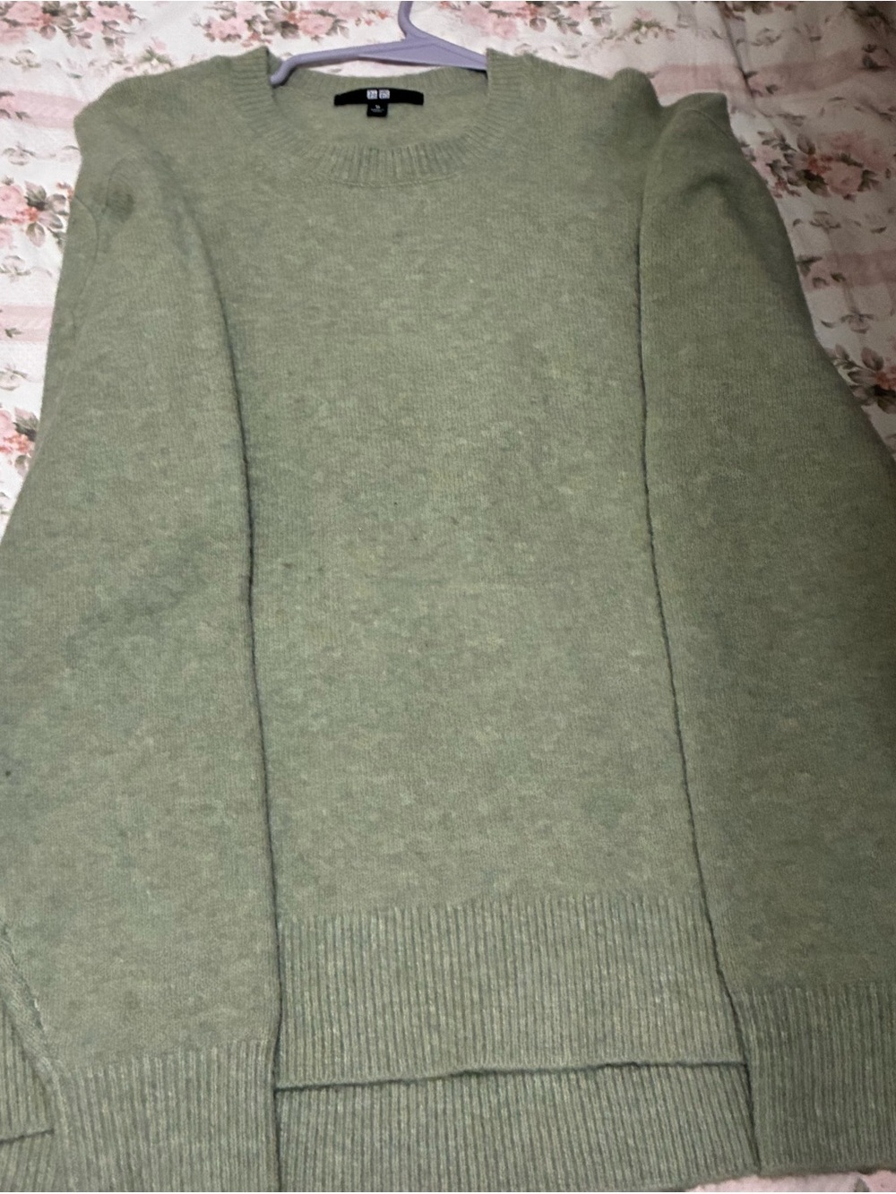 UNIQLO Men’s Crewneck Sweater in Light Sage Green